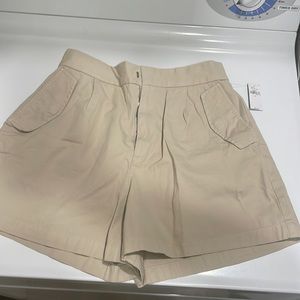 Khaki shorts with scrunchy waist